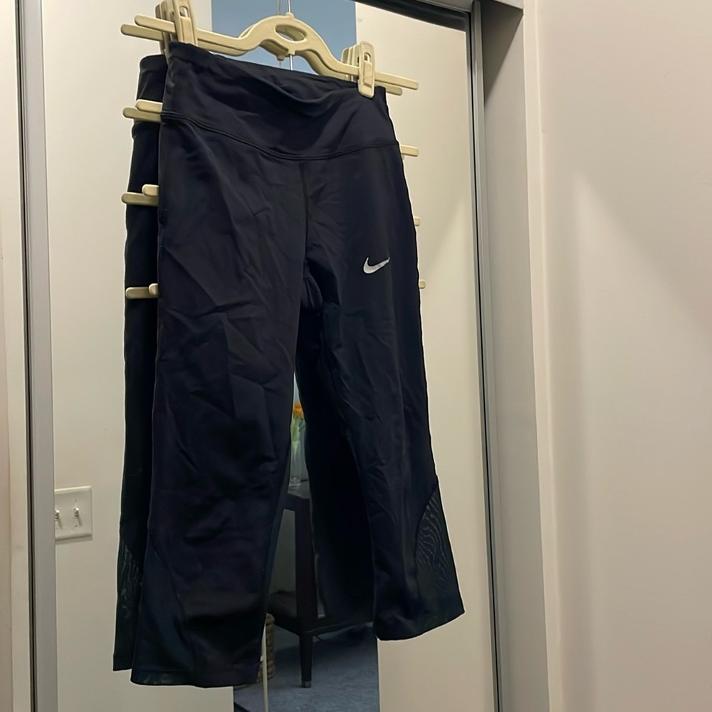 Dry Fit cropped black Nike leggings size S.
